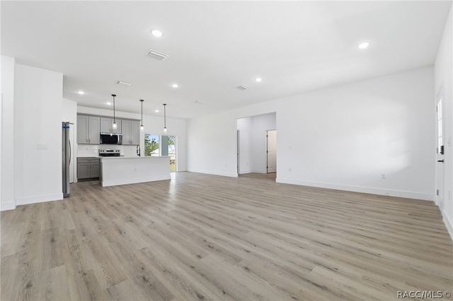 2275 W Linden Drive, Citrus Springs, FL 34434