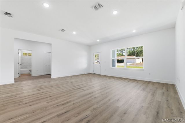 2275 W Linden Drive, Citrus Springs, FL 34434