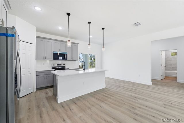 2275 W Linden Drive, Citrus Springs, FL 34434