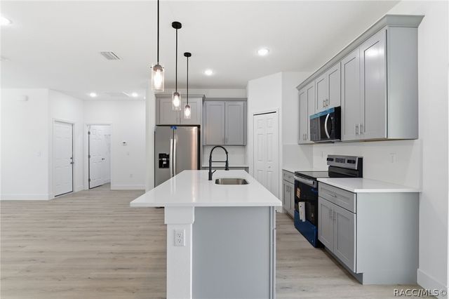 2275 W Linden Drive, Citrus Springs, FL 34434