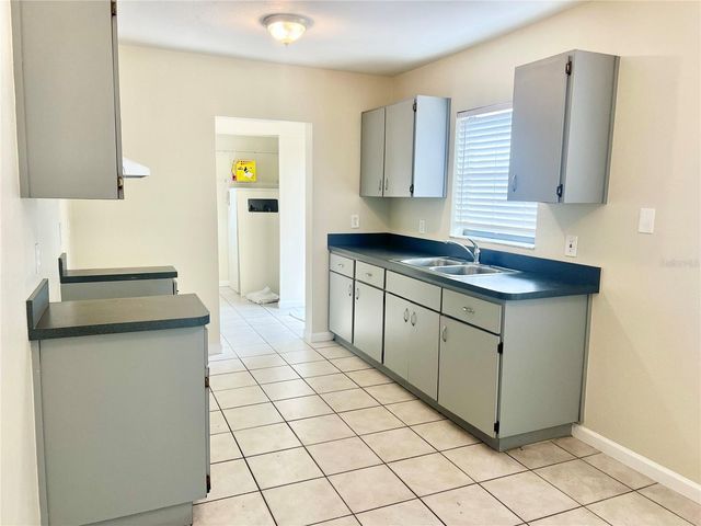 3110 W IVY STREET, Tampa, FL 33607