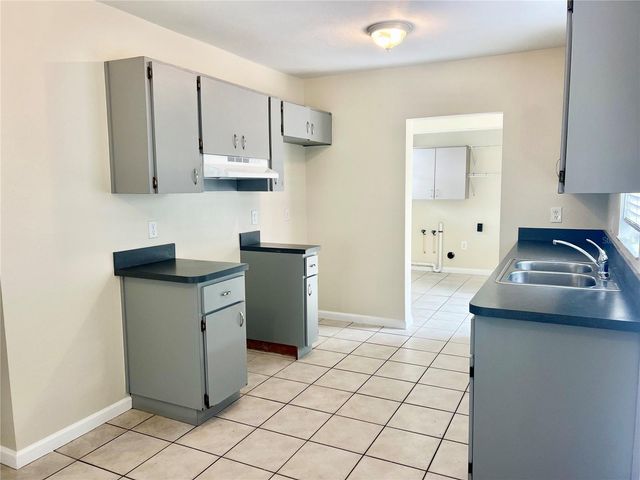 3110 W IVY STREET, Tampa, FL 33607