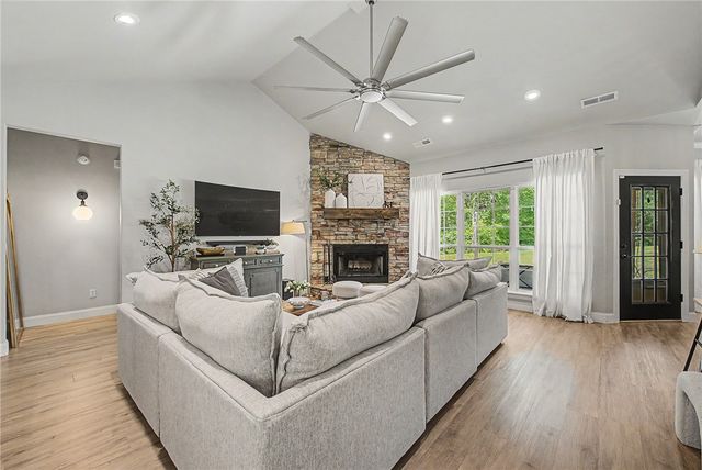 17595 Clear Water Road, Fayetteville, AR 72704
