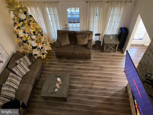 1752 OAK HILL DR, Huntingdon Valley, PA 19006