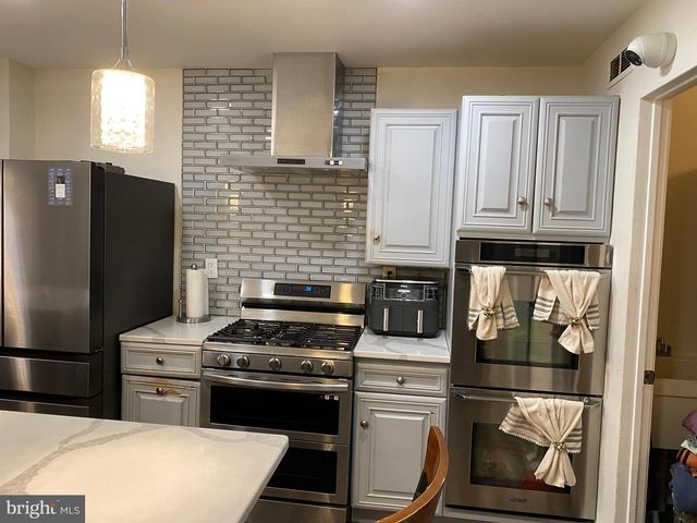 1752 OAK HILL DR, Huntingdon Valley, PA 19006