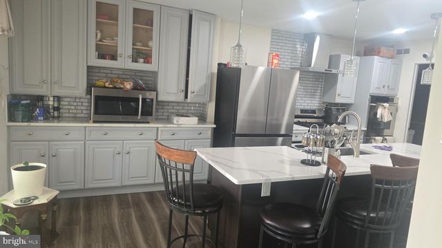 1752 OAK HILL DR, Huntingdon Valley, PA 19006