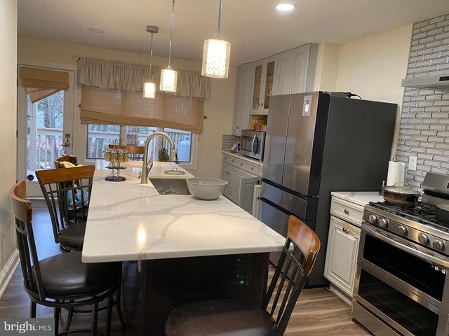 1752 OAK HILL DR, Huntingdon Valley, PA 19006