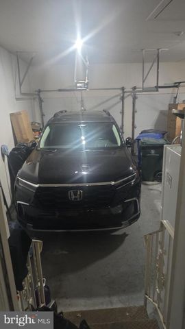 1752 OAK HILL DR, Huntingdon Valley, PA 19006