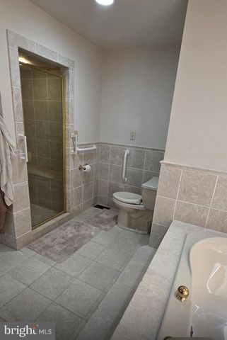 1752 OAK HILL DR, Huntingdon Valley, PA 19006