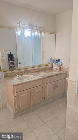 1752 OAK HILL DR, Huntingdon Valley, PA 19006