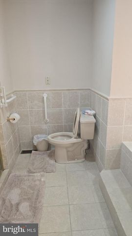 1752 OAK HILL DR, Huntingdon Valley, PA 19006