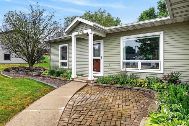 10880 Smokey Mountain Trail, Blue Mounds, WI 53517
