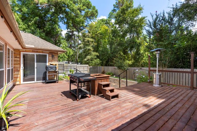 6004 Hunnington Drive, Conroe, TX 77303