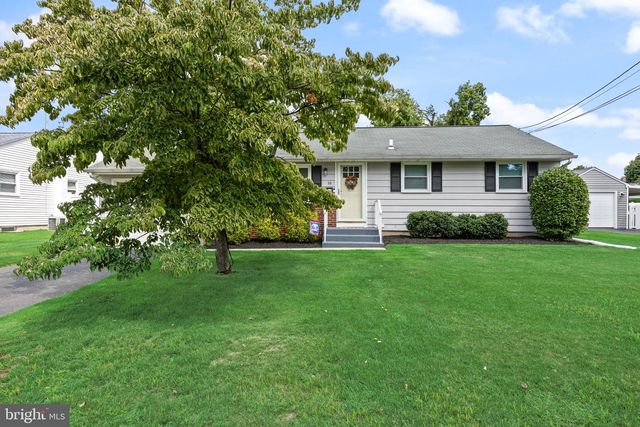 16 KERR DR, Hamilton, NJ 08610