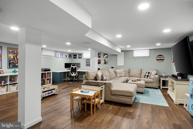 16 KERR DR, Hamilton, NJ 08610