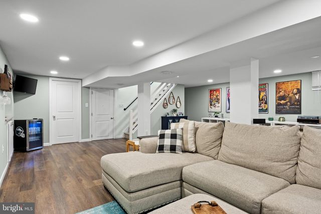 16 KERR DR, Hamilton, NJ 08610