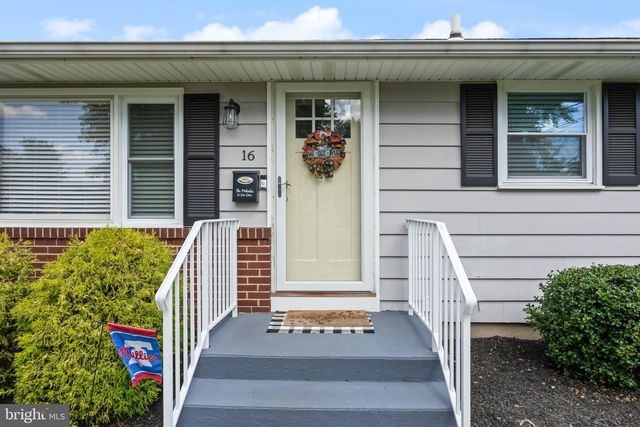 16 KERR DR, Hamilton, NJ 08610
