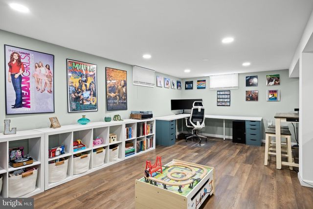 16 KERR DR, Hamilton, NJ 08610