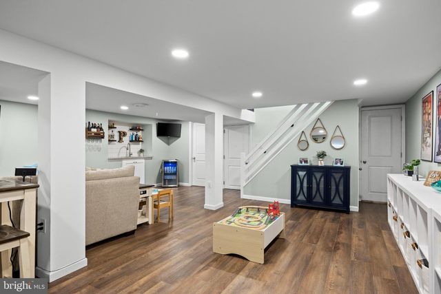 16 KERR DR, Hamilton, NJ 08610