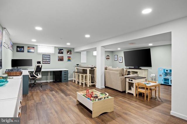 16 KERR DR, Hamilton, NJ 08610