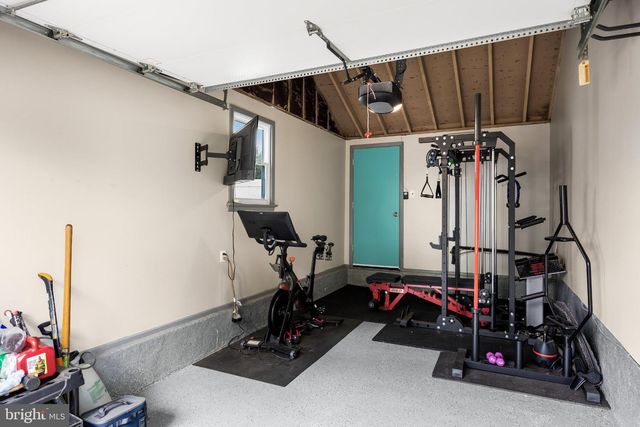 16 KERR DR, Hamilton, NJ 08610