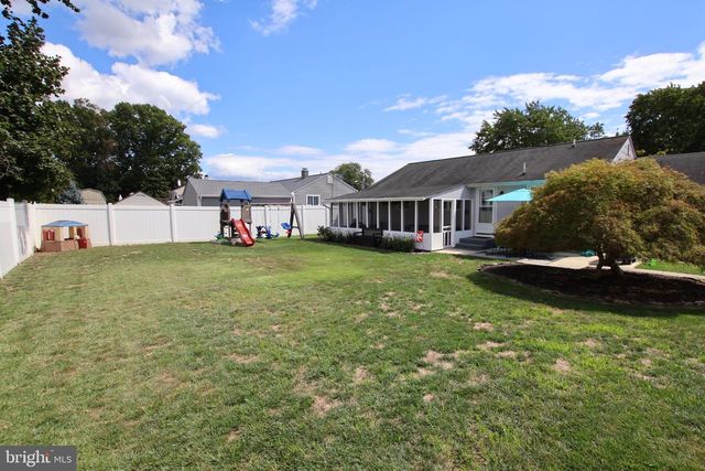 16 KERR DR, Hamilton, NJ 08610