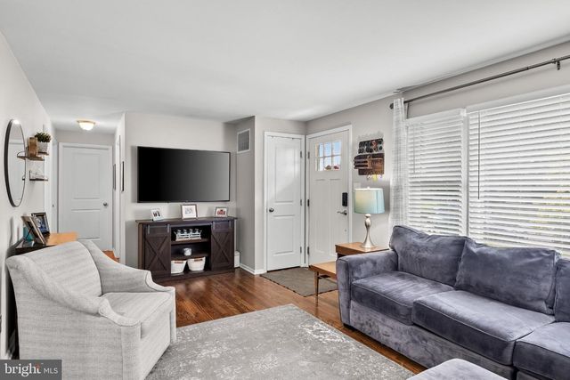 16 KERR DR, Hamilton, NJ 08610