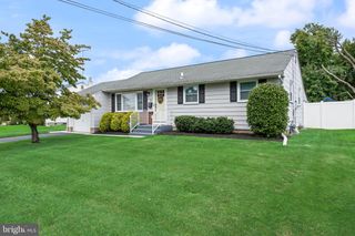 16 KERR DR, Hamilton, NJ 08610