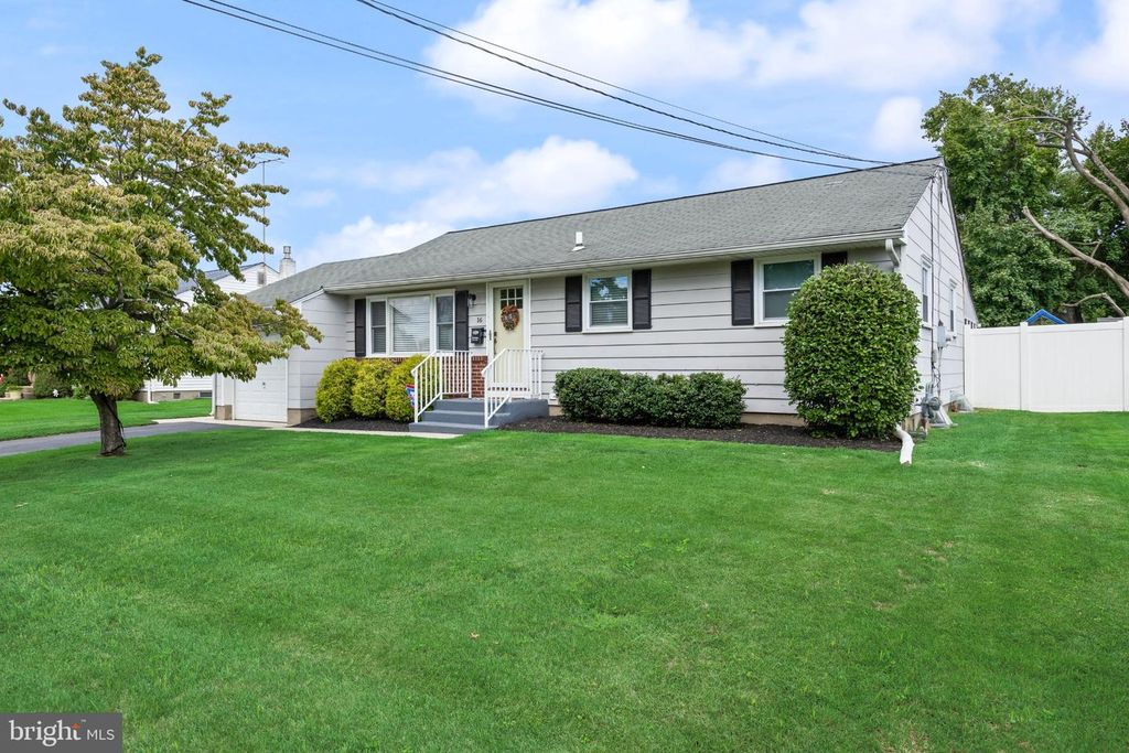 16 KERR DR, Hamilton, NJ 08610