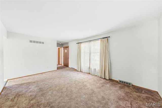 13579 Old Jamestown Road, Black Jack, MO 63033