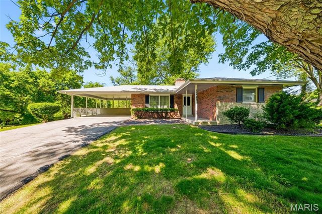 13579 Old Jamestown Road, Black Jack, MO 63033