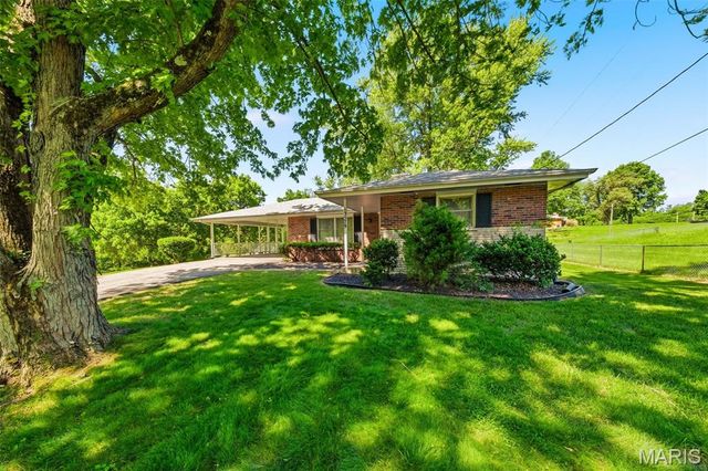 13579 Old Jamestown Road, Black Jack, MO 63033