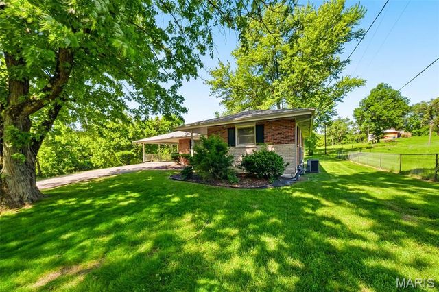 13579 Old Jamestown Road, Black Jack, MO 63033