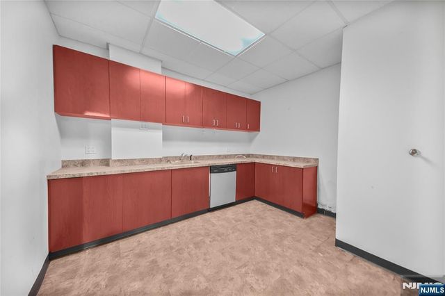 596 Anderson 202-218, Cliffside Park, NJ 07010