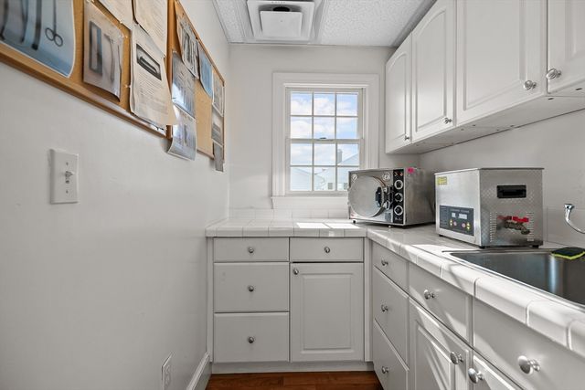 74 Valley, Middletown, RI 02842