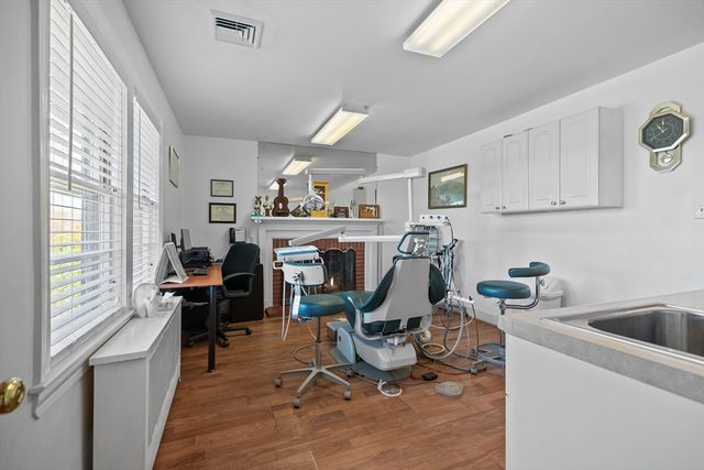 74 Valley, Middletown, RI 02842