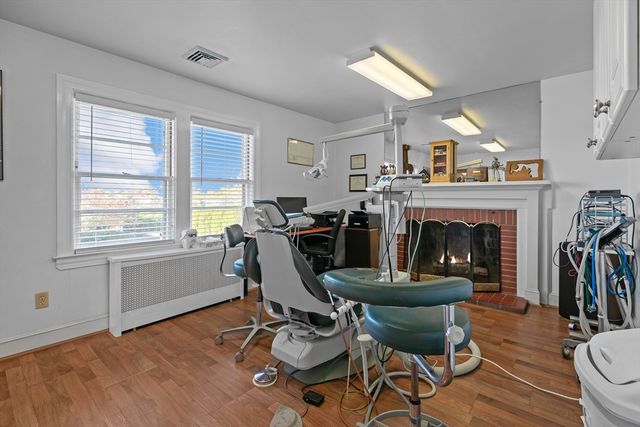74 Valley, Middletown, RI 02842