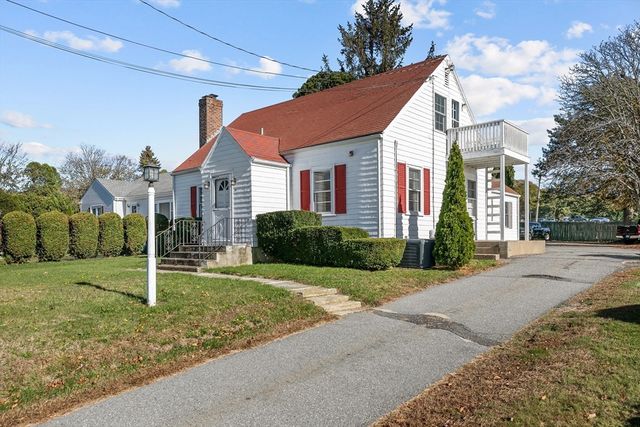 74 Valley, Middletown, RI 02842