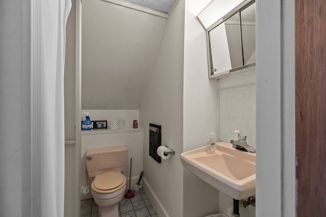 74 Valley, Middletown, RI 02842