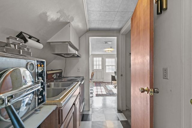 74 Valley, Middletown, RI 02842