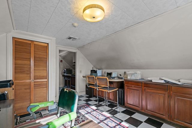 74 Valley, Middletown, RI 02842