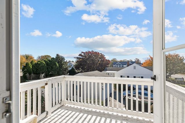 74 Valley, Middletown, RI 02842