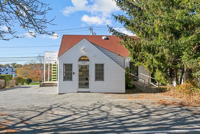 74 Valley, Middletown, RI 02842