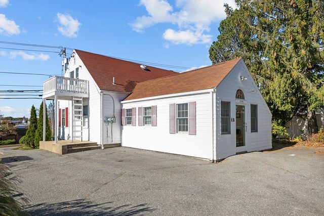 74 Valley, Middletown, RI 02842