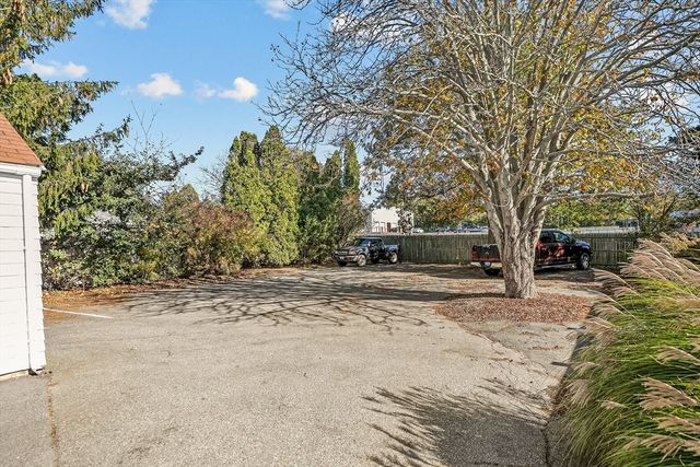 74 Valley, Middletown, RI 02842