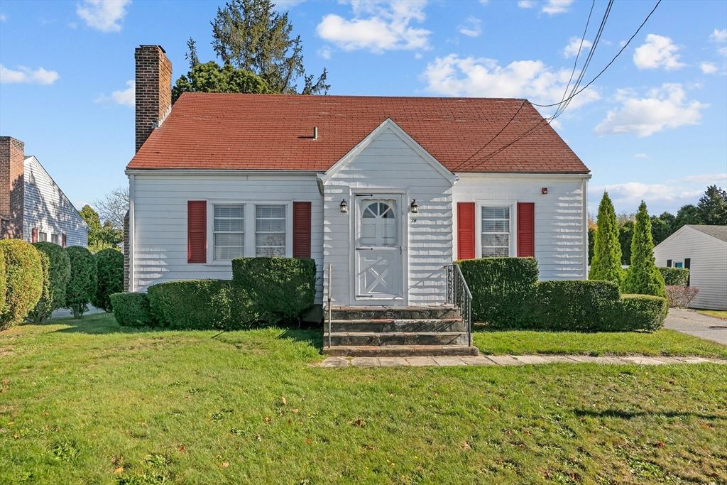 74 Valley, Middletown, RI 02842