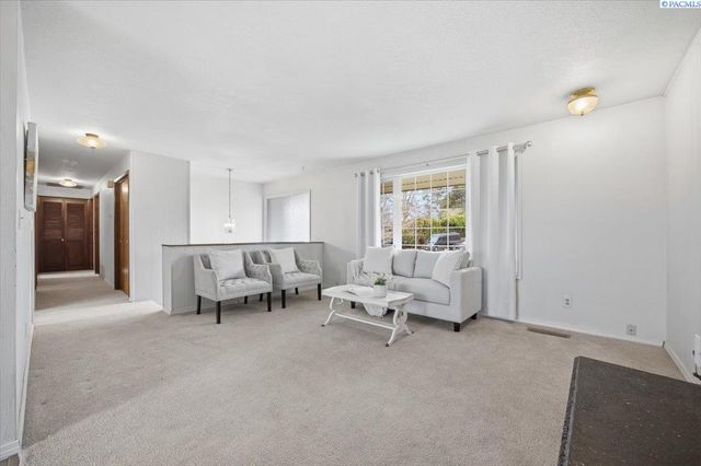 2620 W Klamath Ave, Kennewick, WA 99336