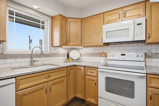 2620 W Klamath Ave, Kennewick, WA 99336