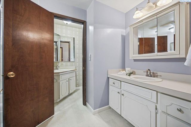 2620 W Klamath Ave, Kennewick, WA 99336