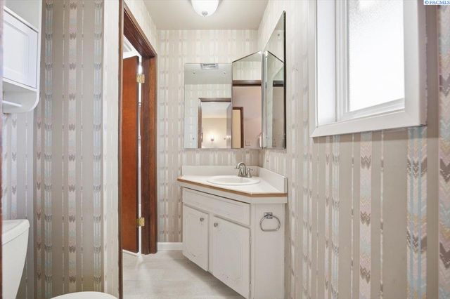 2620 W Klamath Ave, Kennewick, WA 99336